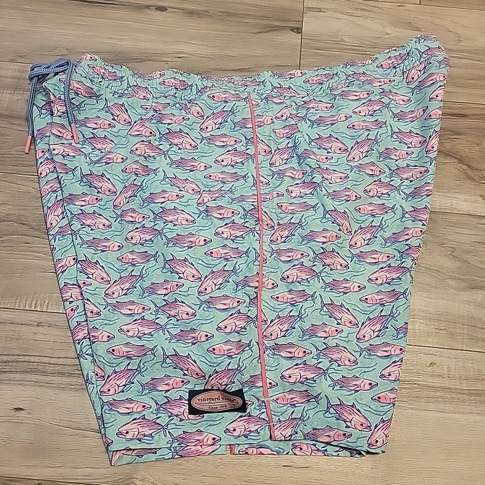 Vineyard Vines Swim Trunks Mens XL Blue Pink Crappy Fish AOP Beach Poolside - Picture 1 of 10